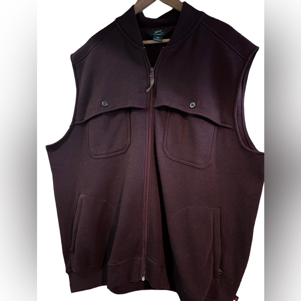 Woolrich Size 2XL Maroon Full Zip Vest, zippered hand pockets, buttoned upper